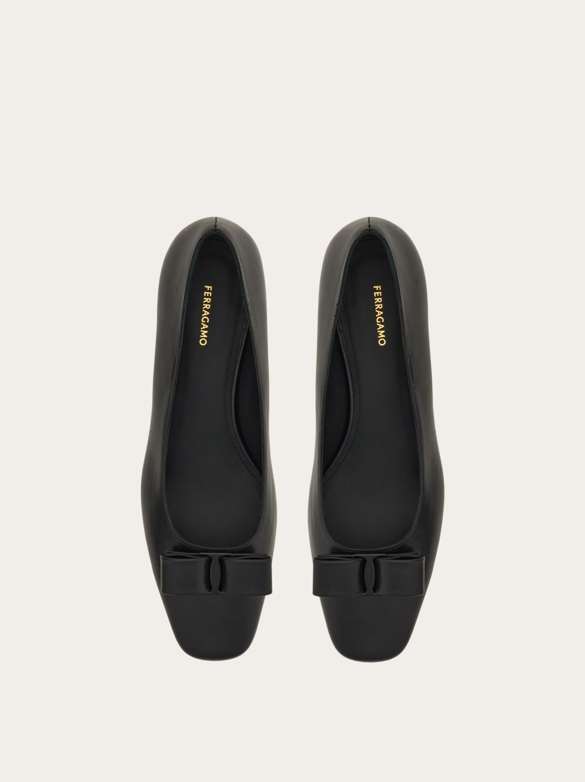 Ferragamo Iconic bow pump - Image 2